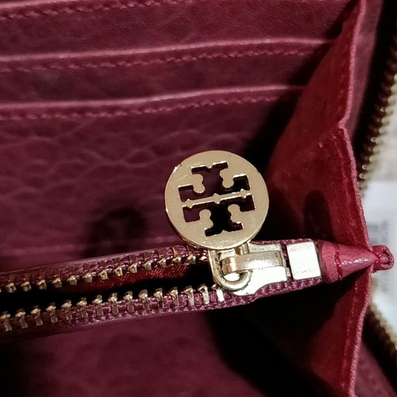 * Tory Burch Wally Red Zip Around Wallet - Picture 3 of 6